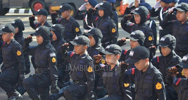 Aksi Polisi Cilik Teratai Jambi saat Beraksi di Upacara HUT Bhayangkara ke 71.