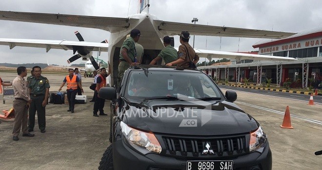 Pesawat ATR 42 Premi Air, membawa Harimau Sumtera yang dari Taman Safari Bogor, Jawa Barat, ke Bungo.