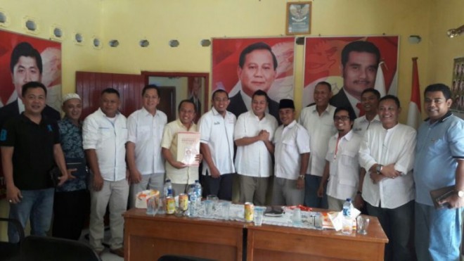 Tim Fasha Center saat mengambil formulir di DPC Partai Gerindra Kota Jambi beberapa waktu lalu.