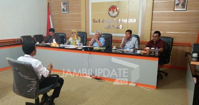 Calon Panwaslu Muarojambi saat mengikuti tes wawancara di kantor Bawaslu, Kamis (13/7) kemarin.