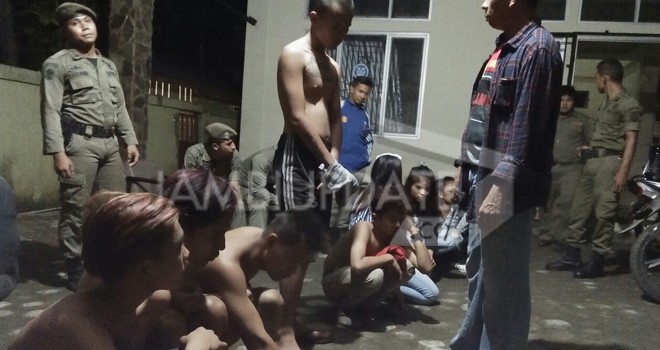 5 pasangan dibawah umur saat diamankan Satuan Polisi Pamong Praja Kota Jambi.