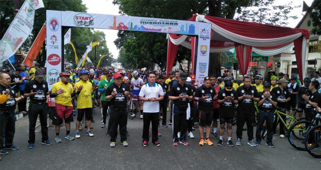 Gubernur Jambi, Zumi Zola ikut serta dalam acara event Nasional Gowes Pesona Nusantara Tahun 2017 Etape Tanah Pilih Pusako Betuah, Kota Jambi