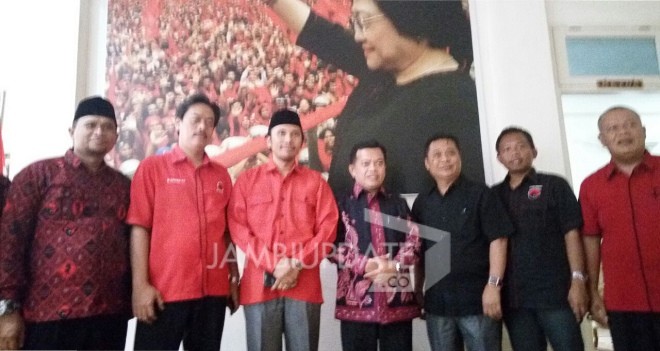 Al Haris bersama ketua DPD PDIP Provinsi Jambi, Edi Purwanto.