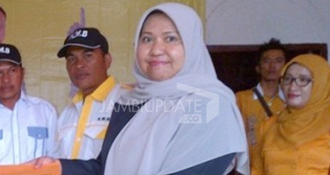 Bupati Muaro Jambi, Hj Masnah Busro.