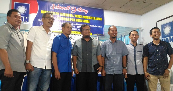 Tim Center Maulana saat mendatangi Kantor DPD PAN Kota Jambi.