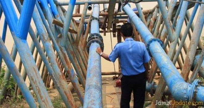 Pipa jaringan untuk menyalurkan air ke Instalasi Pengolahan Air (IPA). Foto: Dok. Jambiupdate.co