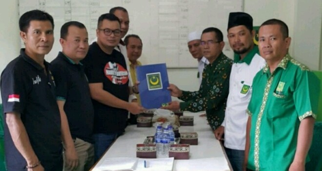 Tim Fasha mengambil formulir pendaftaran di Kantor DPC PBB Kota Jambi.