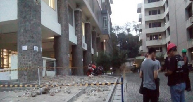 Mahasiswa ITB tetimpa runtuhan gedung. Foto: Pojok Jabar