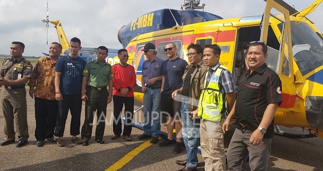 Helikopter Water Bombing bantuan dari BNPB yang tiba di Bandara STS Jambi. Foto: M.Ridwan/JE