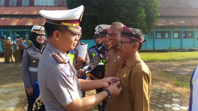 penyematan PIN Pelopor keselamatan berlalu lintas yang dilakukan Dirlantas Polda Jambi, Kombes Pol Didik Mulyanto.