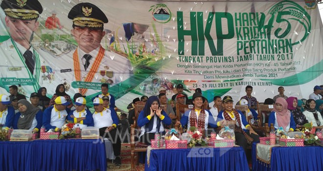 Gubernur Jambi, Zumi Zola menghadiri puncak peringatan HKP tingkat Provinsi Jambi ke 45 yang diselenggarakan di Kab. Kerinci, Selasa sore (25/7).