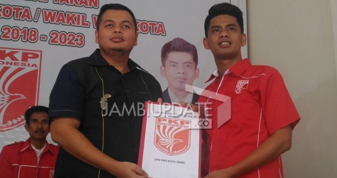 Tim Center, Sy Fasha mendatangi kantor DPK PKPI untuk mengambil formulir penjaringan.