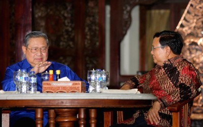 Ketua Umum Demokrat Susilo Bambang Yudhoyono saat berbincang dengan Ketum Gerindra Prabowo. (Imam husein/ jawapos)