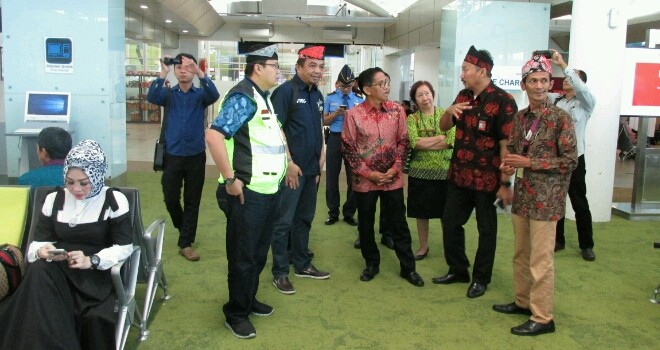 H Bakri saat tinjau Bandara Sultan Thaha Jambi.