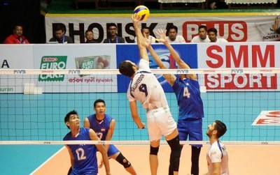 Sempat tertinggal dua set, Timnas Bola Voli Putra Indonesia mampu membalikkan keadaan dan memenangi pertandingan melawan Iran. (Pepen Effendy for JawaPos.com)