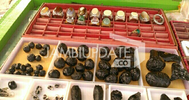 Batu Satam, Upil Naga Dari Pulau Belitung.