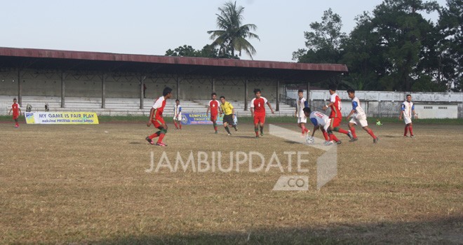 Pertandingan Liga 3 di Stadion KONI kemarin (3/8). PS Tebo Menang 6 -2 atas Persikoja, sedangkan sedangkan PS. PLN dan Pesibri harus puas berbagi angka.