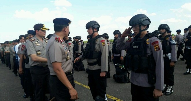 Kapolda Jambi, Brigjen Pol Drs Priyo Widyanto MM, sambut pasukan Brimob Polda Jambi yang pulang dari Papua.