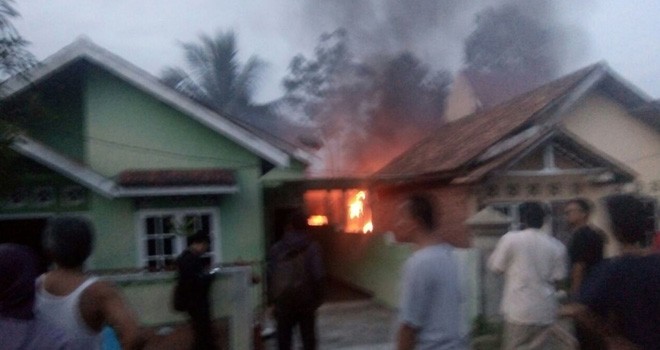Tampak rumah warga di Perumahan Griya Tebo Indah, Tebo yang nyaris terbakar.