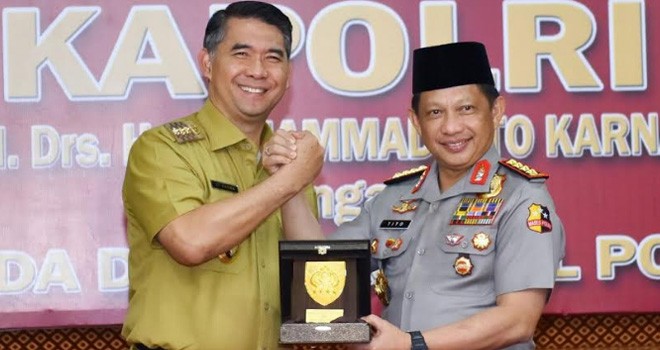 Wali Kota Jambi H. Syarif Fasha bersama Kepala Kepolisian Negara Republik Indonesia (Kapolri) Jendral Polisi Drs. H.M. Tito Karnavian, M.A., Ph.D.
