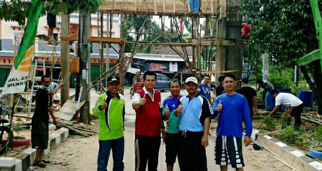 Plt Sekda Kota Jambi saat mengadiri Goro Bangun Gapura di RT 49 Kenali Asam Bawah.
