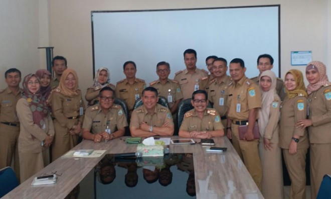 Walikota Jambi, Sy Fasha saat memimpin langsung rapat Dinas PMPTSP Kota Jambi, Senin (7/8).