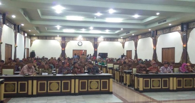 Suasana pelantikan pejabat eselon II di ruang pola kantor gubernur Jambi.