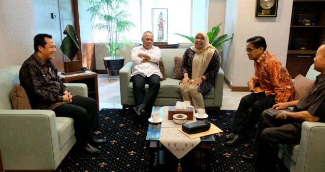 Bupati Muarojambi  Hj. Masnah Busro SE dan Wabup Bambang Bayu Suseno SP MM mendatangi kementerian Pekerjaan Umum RI. 