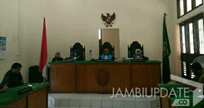 Sidang perseteruan Ajrisa Windra, Kepala Unit Pengelola Campuran Aspal (UPCA) Kota Jambi dengan Badan Pemeriksa Keuangan (BPK) Perwakilan Provinsi Jambi beberapa waktu lalu.