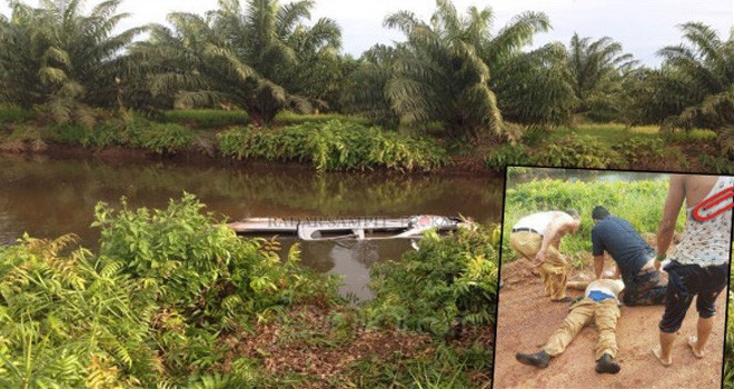 Mobil yang ditumpangi simpun jaya saat nyemplung kesungai.