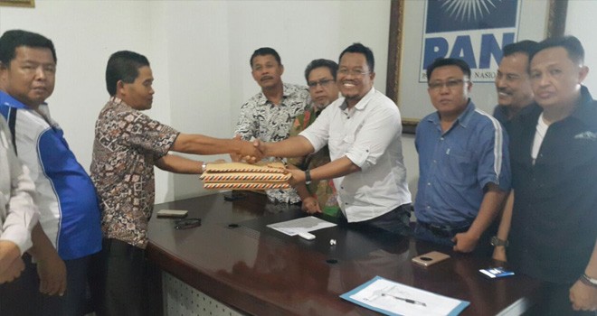 Penyerahan berkas penjaringan bakal calon Bupati Merangin dan Kerinci di Kantor DPW PAN Provinsi Jambi.