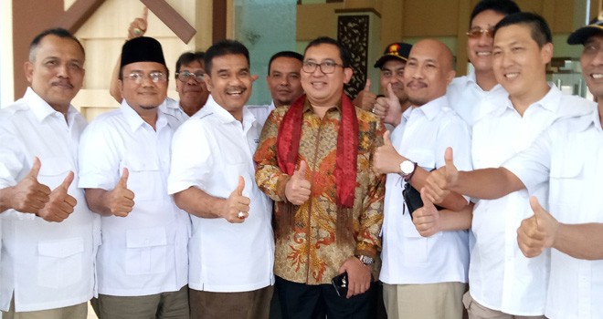 SAH bersama pengurus Partai Gerindra Provinsi Jambi menyambut kedatangan Wakil Ketua DPR RI Fadli Zon.