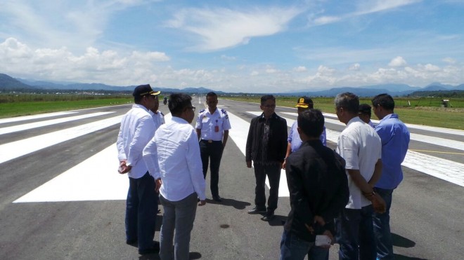 H Bakri saatt di Bandara Depati Parbo. 