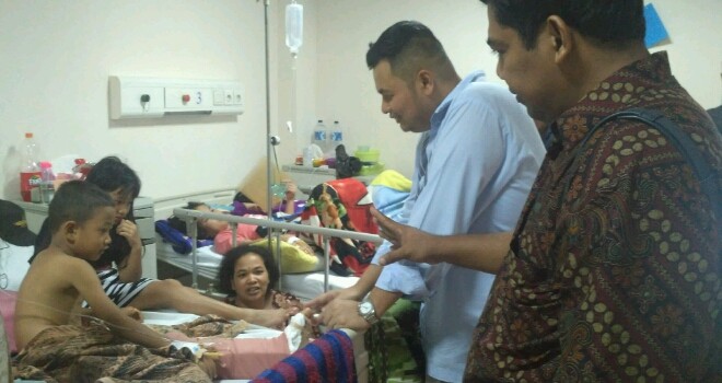 Tim center Fasha membantu pengobatan Raenaldo yang menjadi korban tabrak lari.