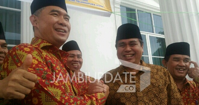 Tampak Fasha salam komando dengan HBA.