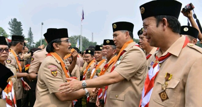 Wali Kota Fasha di Anugerahkan Lencana Jasa Melati.