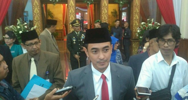 Gubernur Jambi, Zumi Zola.