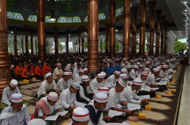 Korem 042/Gapu Gelar Doa Bersama 171717 bersama ribuan masyarakat Jambi di Masjid Agung Alfalah.