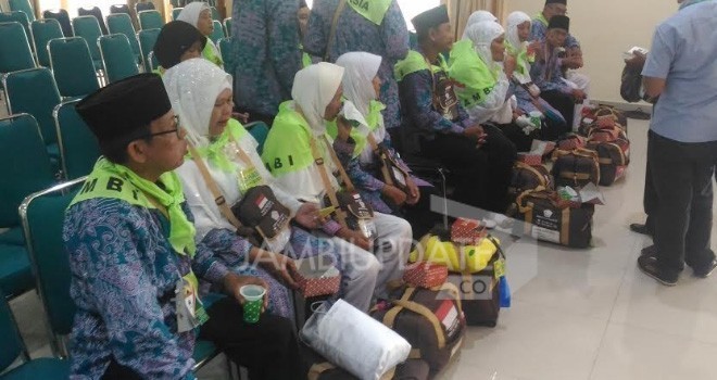 CJH kloter 20 asal Kota Jambi saat berada di Asrama Haji.