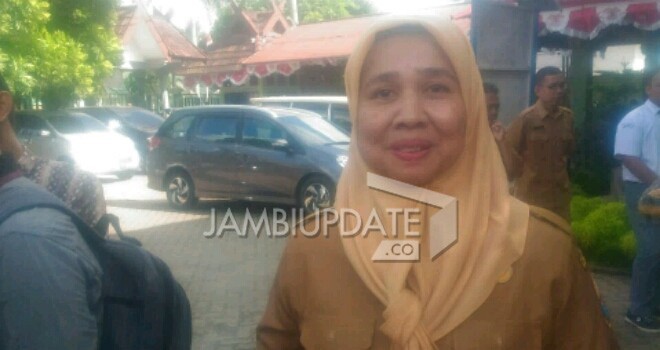 Kepsek SMAN 1 Kota Jambi, Eva Riana.