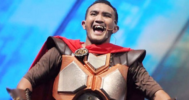 Aksi Caisar Aditya diatas panggung.