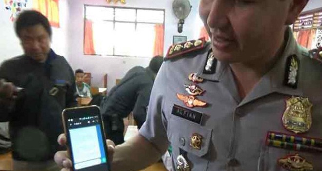 Polisi razia handphone pelajar. Foto: JPG