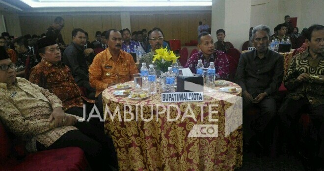 Sejumlah kepala daerah menghadiri pelantikan Panwaslu se Provinsi Jambi.
