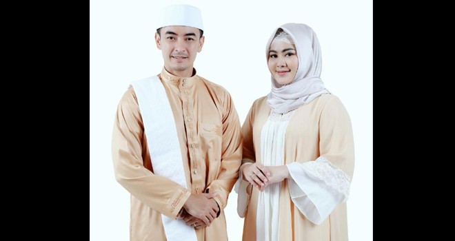 Gubernur Jambi, Zumi Zola Zulkifli bersama isteri, Sherrin Tharia.