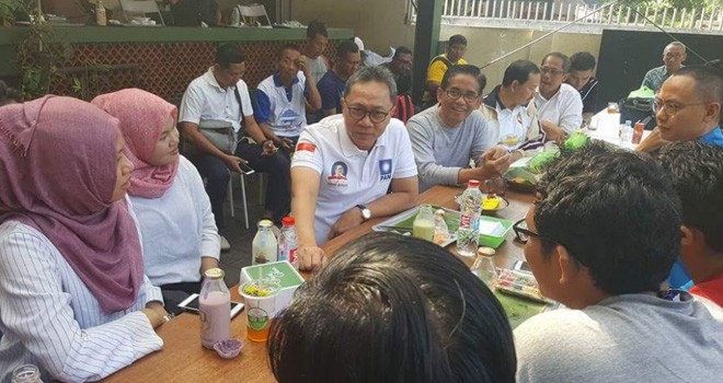 H Bakri, angota DPR RI dari fraksi PAN saat makan bersama Ketua Umum PAN, Zulkifli Hasan.