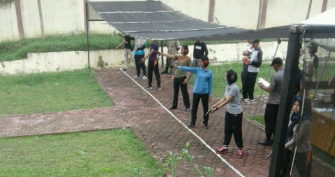 Polda Jambi lakukan seleksi Polwan ikut lomba menembak.