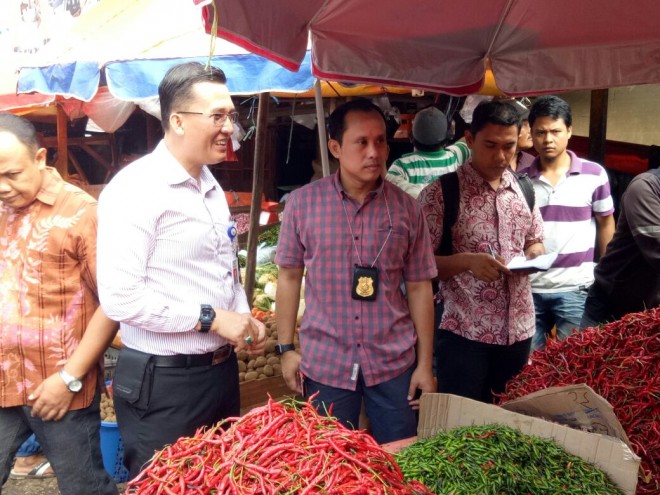 Tim satgas pangan melakukan sidak di pasar Kota Jambi.