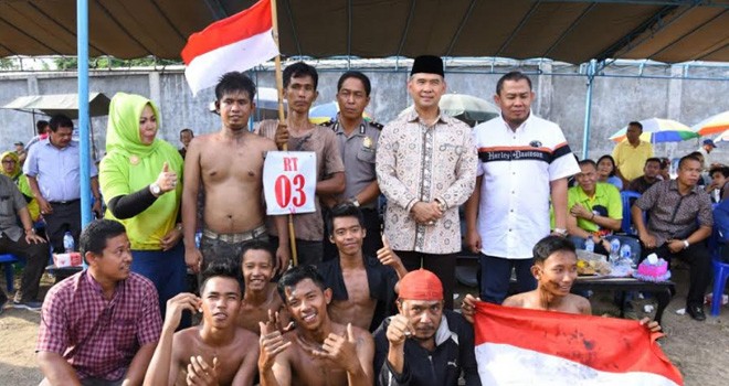 Wali Kota Jambi DR. H. Syarif Fasha saat menghadiri kemeriahan HUT Proklamasi Kemerdekaan Republik Indonesia ke 72.