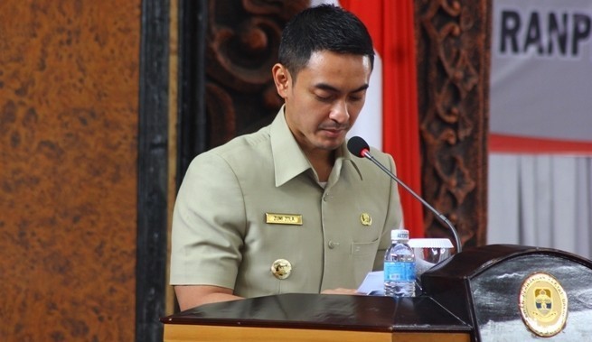 Gubernur Jambi Zumi Zola. 