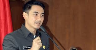 Gubernur Jambi, Zumi Zola.